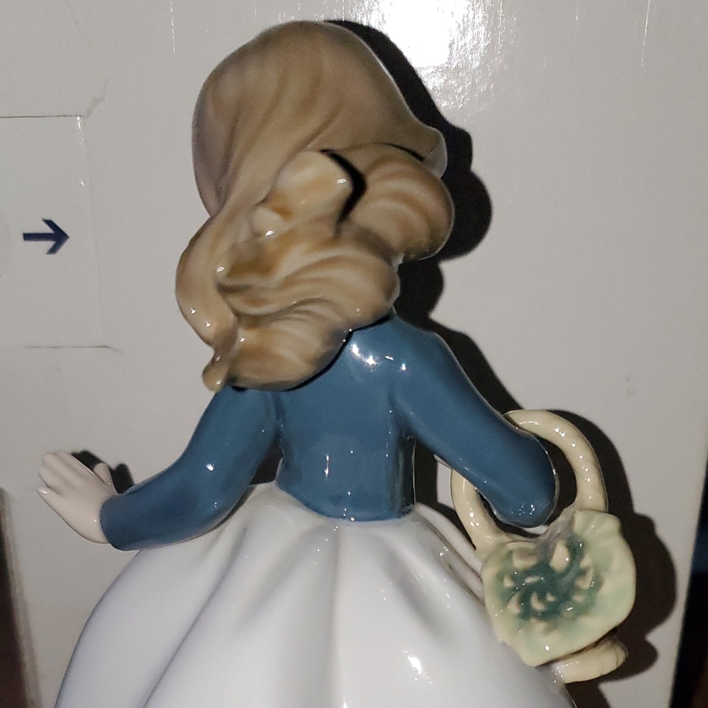 Lladro Daisa - Picture 3 of 7